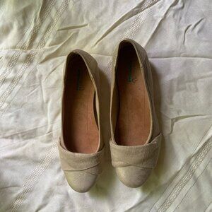 Gold and tan BareTraps Mitsy ballet flats size 10